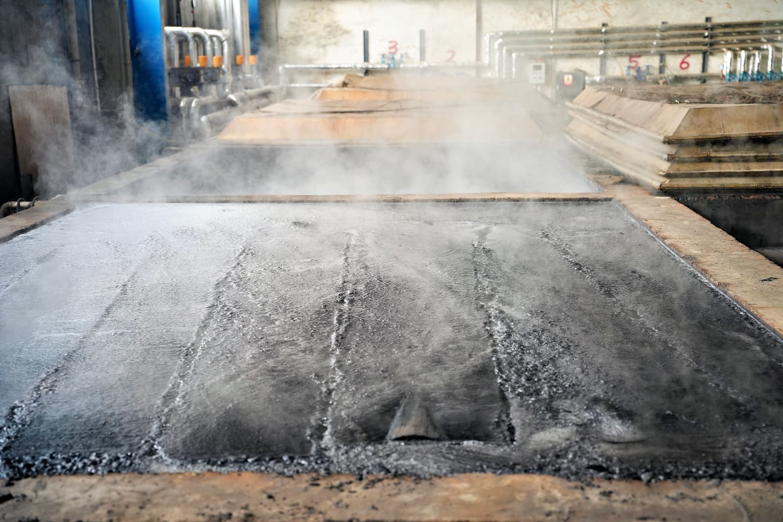 Covered steam conditioning vats